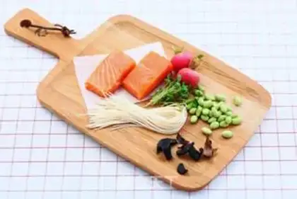 Make The salmon, the garlic beans step 0