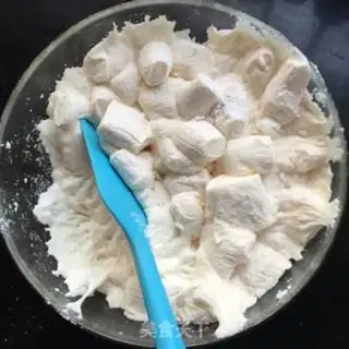 Make Rolling sugar cupcakes step 3
