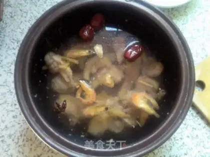 Make Shrimp-dried rooster soup step 3