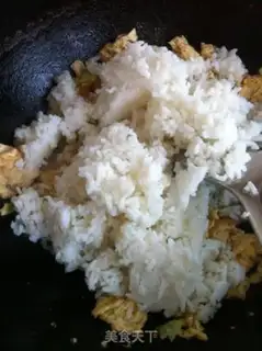 Make Crab sauce and egg fried rice step 6