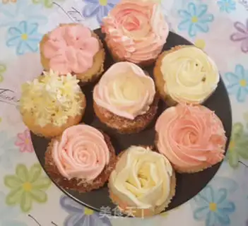 Make Butter cream and cupcakes step 26