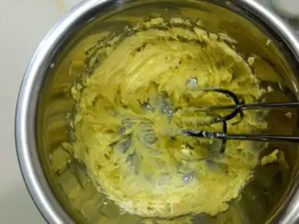 Make A flower cupcake step 2