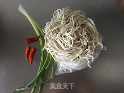 Make Onion noodles step 0