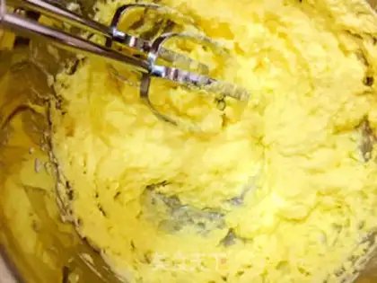 Make A flower cupcake step 8