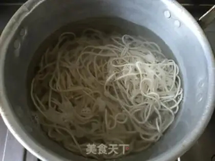 Make Onion noodles step 1