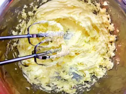 Make A flower cupcake step 9
