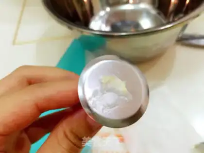 Make A flower cupcake step 11