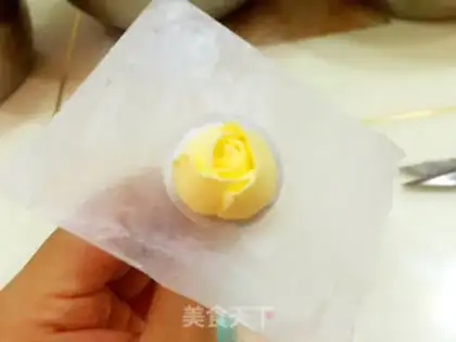 Make A flower cupcake step 14