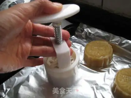 Make Homemade moon cakes step 28