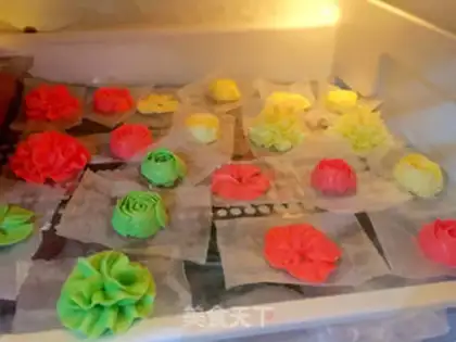 Make A flower cupcake step 16