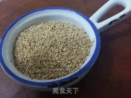 Make Homemade sesame shredding step 0