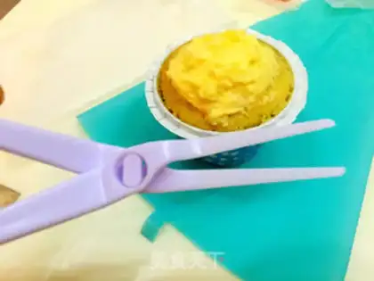 Make A flower cupcake step 18