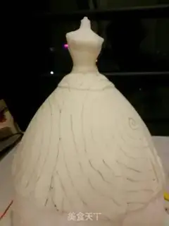Make Wedding cake -- the European dress step 9