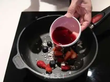 Make ♪ Spring chicken and red wild berry ♪ step 5