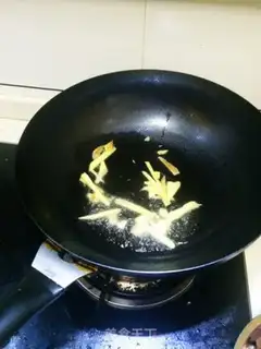 Make Ginger chicken soup step 1