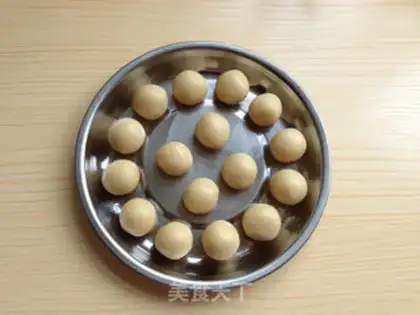 Make Fresh meat mooncake step 3