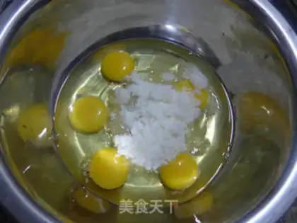 Make Corn-faced sponge cake step 2