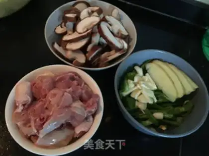 Make Yellow chicken step 0