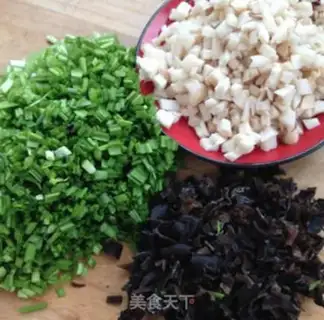 Make Apricot mushrooms and shrimp dumplings step 0
