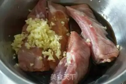 Make Honey juice, garlic bones step 0