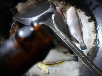 Make Carrot burns rubber fish step 3