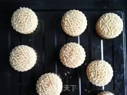 Make The egg yolk mooncake step 9
