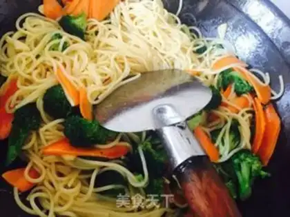 Make Chinese pasta step 6
