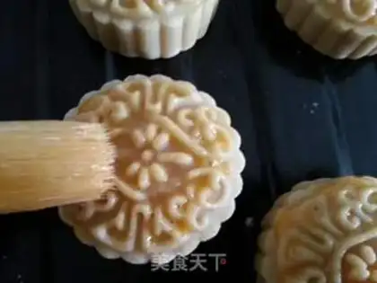 Make The egg yolk mooncake step 11