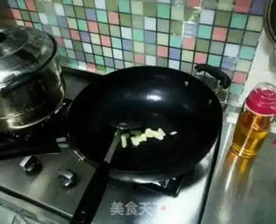 Make Shrimp in red oil step 4