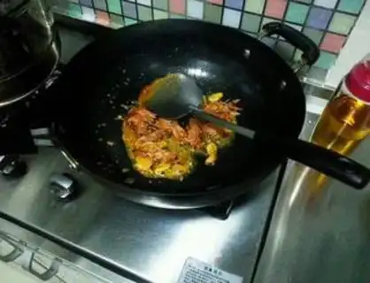 Make Shrimp in red oil step 5