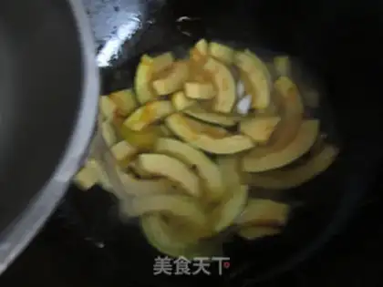 Make Pumpkin noodle soup step 3