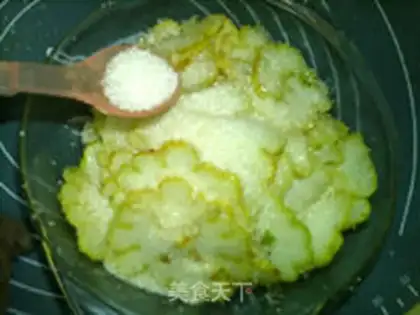 Make First edition of the flower cake cup step 3