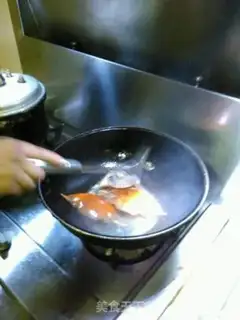 Make Spicy crab cakes step 4