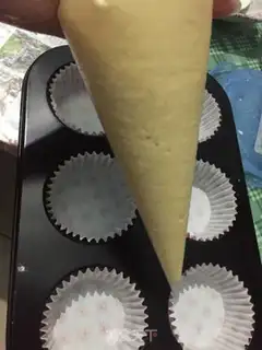 Make First edition of the flower cake cup step 10