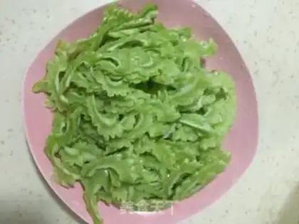 Make Eggs and guacamole step 1