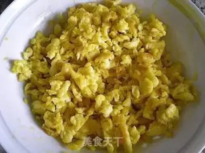 Make An egg box of celery step 1