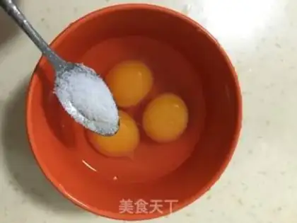 Make Eggs and guacamole step 2