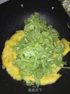Make Eggs and guacamole step 6