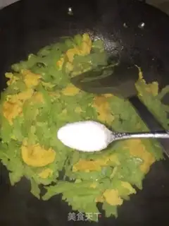 Make Eggs and guacamole step 7