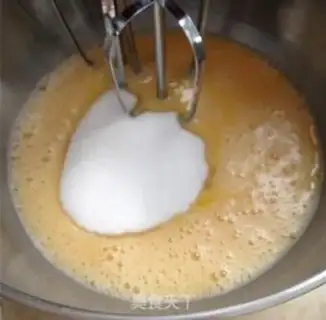 Make Spongecake with jam step 4