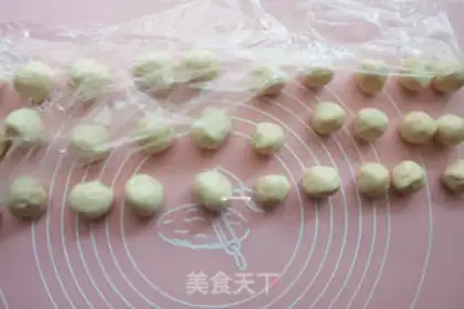 Make Fresh meat mooncake step 3