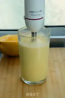 Make Mango milkshake step 4