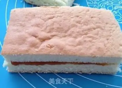 Make Spongecake with jam step 14