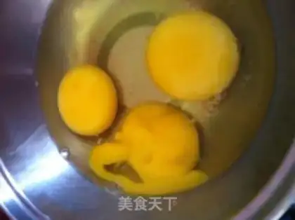 Make Crab sauce and egg fried rice step 1