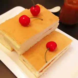 Make Spongecake with jam step 15