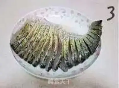 Make Peacock open-screen fish step 2