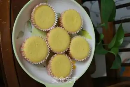 Make Babyface cupcakes step 5