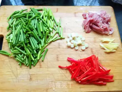 Make Meat and garlic step 1