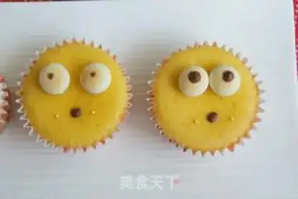 Make Babyface cupcakes step 8