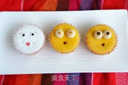 Make Babyface cupcakes step 10